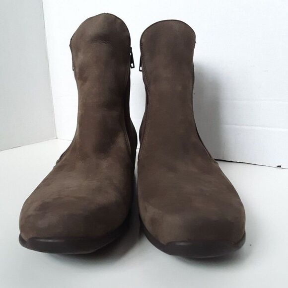 Munro Women's size 9.5N Ankle Boot - Picture 11 of 13